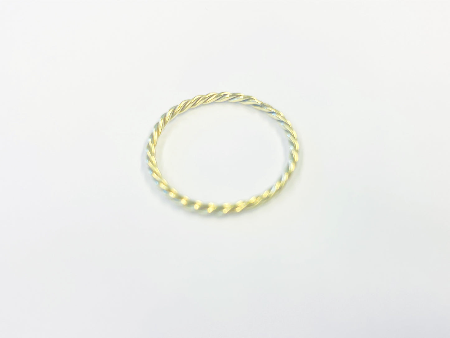 14K GOUDEN TWISTED RING 1,5 MM DIK